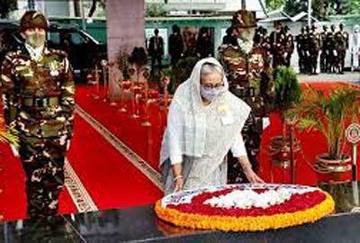 বঙ্গবন্ধুর প্রতিকৃতিতে প্রধানমন্ত্রী'র শ্রদ্ধা