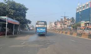 যাত্রী নেই,চলছে দু-একটি দূরপাল্লার বাস 