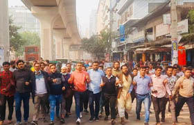 রাজধানীতে স্বেচ্ছাসেবক দলের বিক্ষোভ মিছিল 