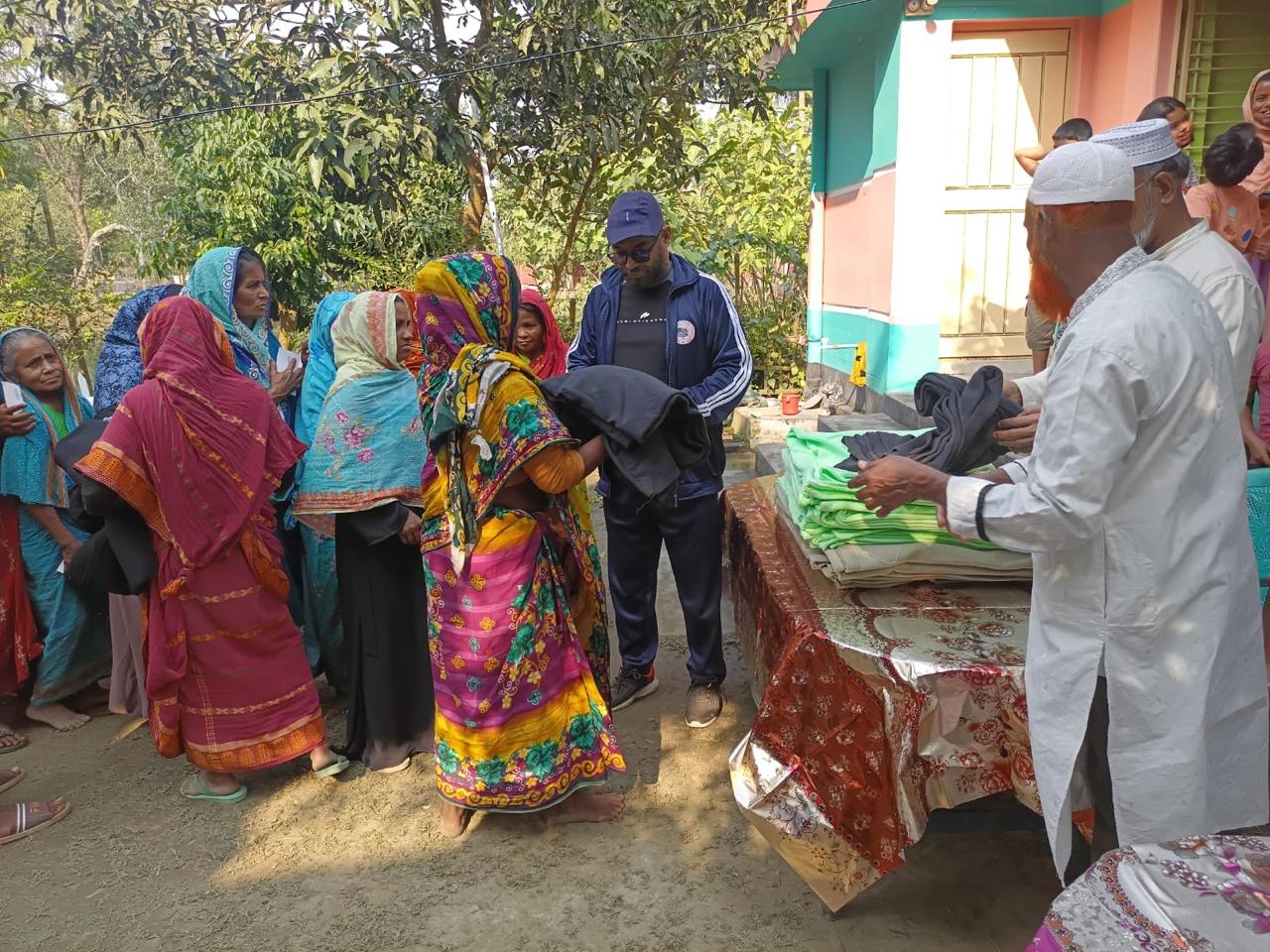 নিম্ন আয়ের মানুষদের শীতবস্ত্র  দিল পিএনআরএফআর