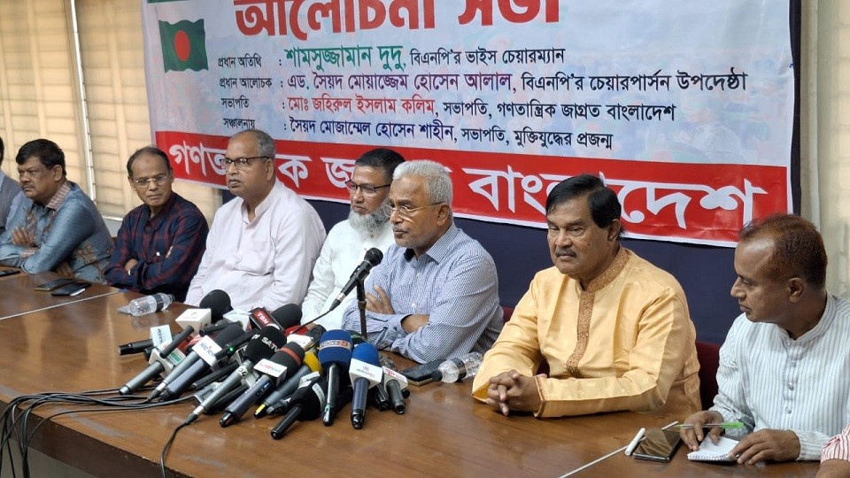 আমাদেরকে ঐক্যবদ্ধ ও সতর্ক হতে হবে:দুদু