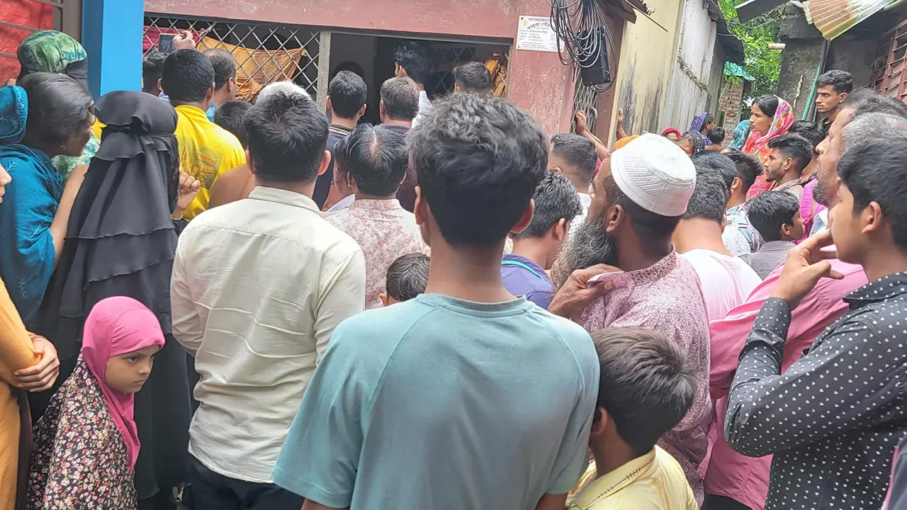 মা ও ২ শিশুর গলাকাটা মরদেহ উদ্ধার