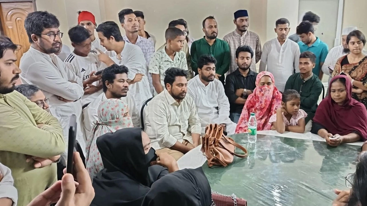 শহীদদের সম্মান প্রতিষ্ঠায় সংগ্রাম করছি:নাহিদ