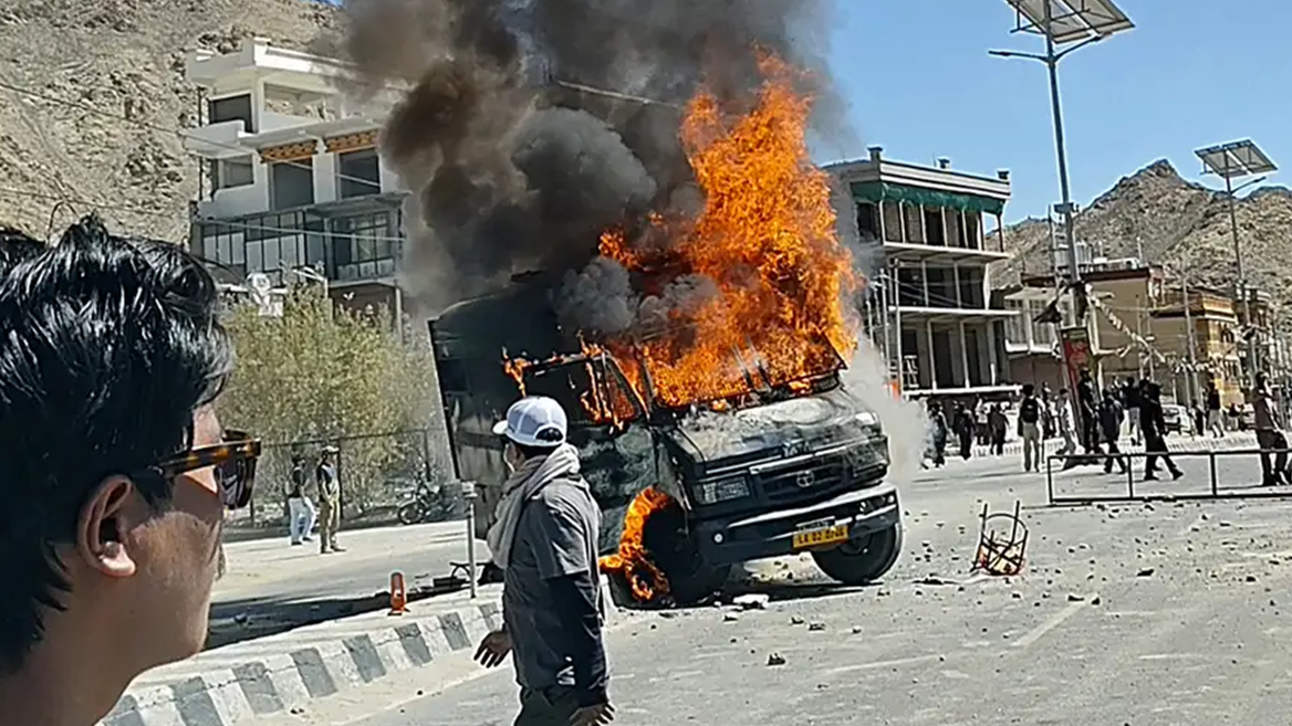 ভারতও কি ‘জেন জি’ বিক্ষোভ দেখলো?