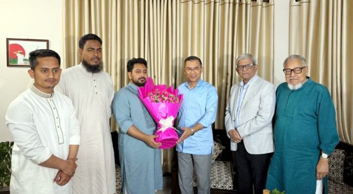 নাহিদ ইসলামের বাসায় তারেক রহমান