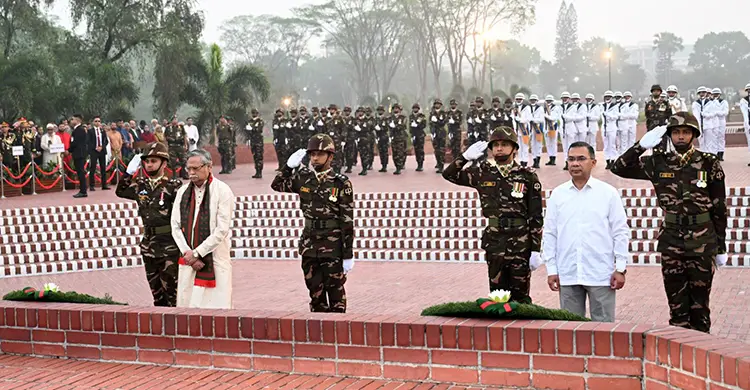 শহীদদের প্রতি রাষ্ট্রপতি ও প্রধানমন্ত্রীর শ্রদ্ধা