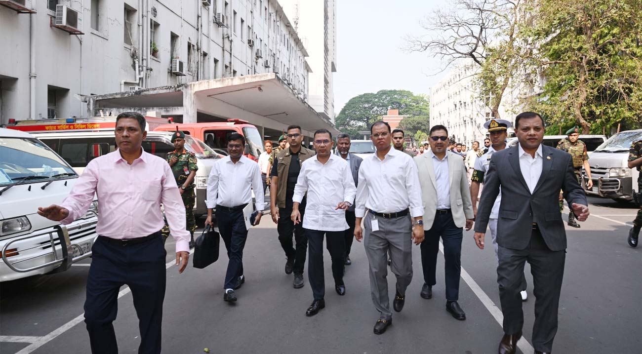 আকস্মিক বিভিন্ন মন্ত্রণালয় পরিদর্শনে প্রধানমন্ত্রী