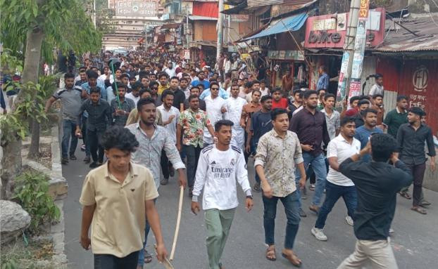 ‘ছাত্র’ মুছে ‘গুপ্ত’ লেখায় ছাত্রদল-শিবির সংঘর্ষ