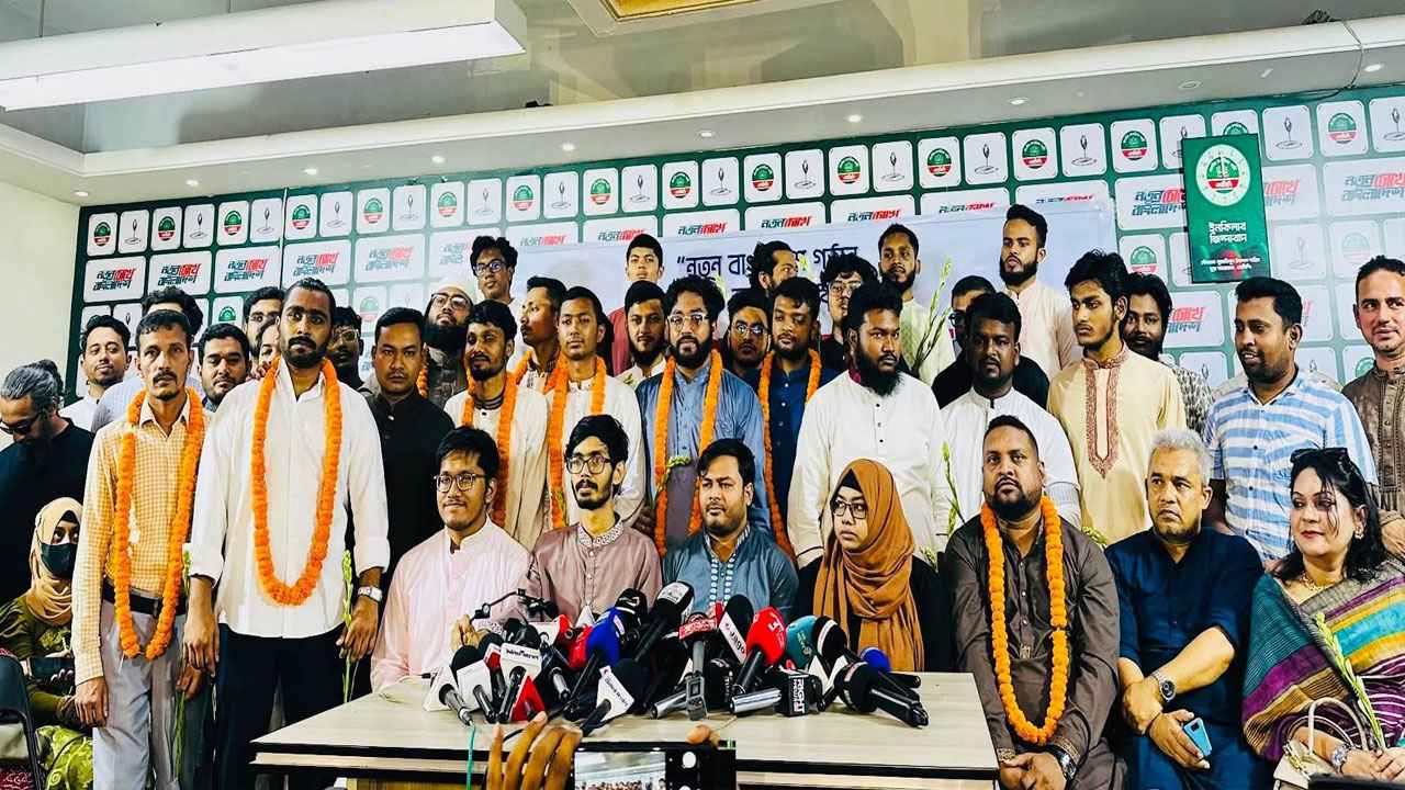এনসিপিতে যোগদিল বিভিন্ন দলের ৩ শতাধিক নেতাকর্মী