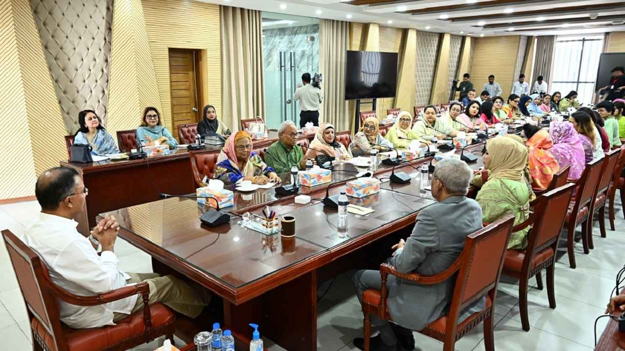 জনসেবামূলক কাজে নারী  এমপিদের নির্দেশ প্রধানমন্ত্রীর