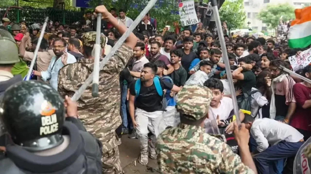 দিল্লিতে রনক্ষেত্র,আটক সিজেপির নেতা অভিজিৎ