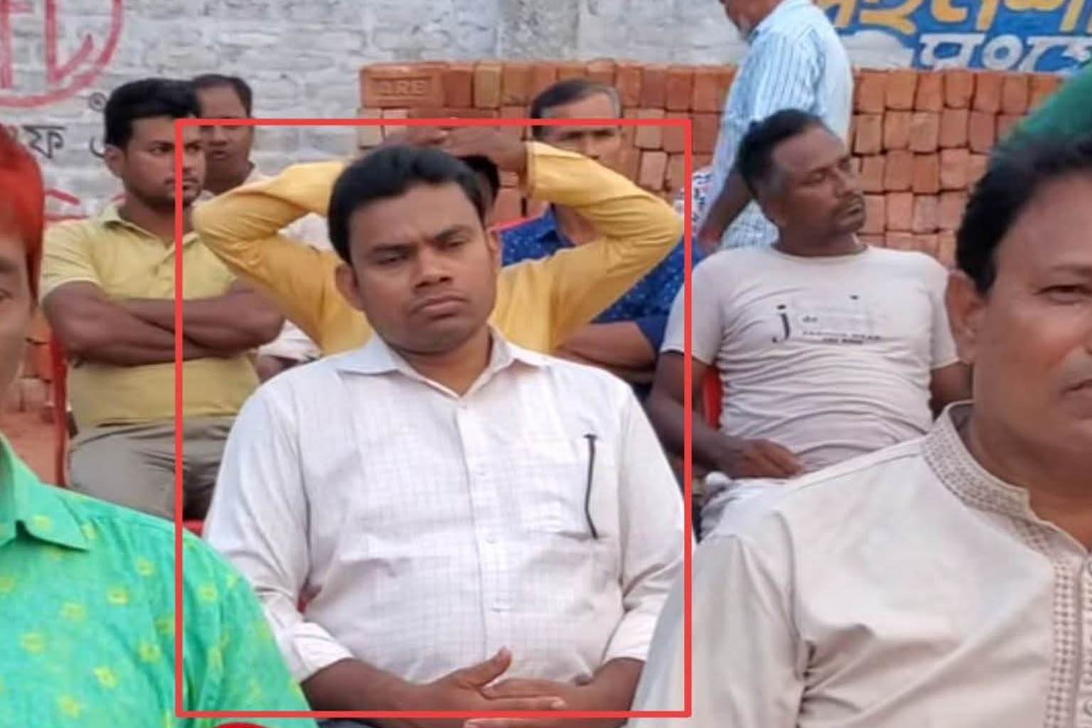 কৃষক দলের মিছিলে সরকারি কর্মকর্তা